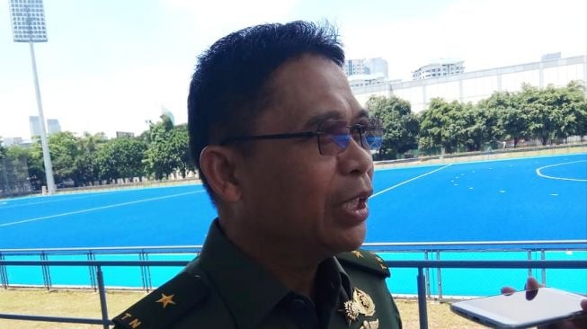 Ketua Umum PP FHI Brigjen TNI Yus Adi Kamrullah di Lapangan Hoki, Komplek Gelora Bung Karno (GBK), Senayan, Jakarta.(Suara.com/Arief Apriadi)