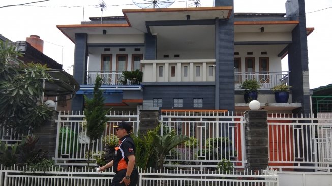 Di Bunker Rumah SS Oplos Miras dengan Campuran Cat  Pernis