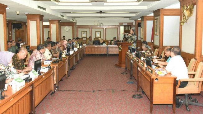 Rapat Asistensi Penyusunan Peraturan Pelaksanaan Perpres No 15 Tahun 2018, di Ruang Sanggabuan, Gedung Sate Bandung, Jumat (13/4/2018). (Sumber: Istimewa)