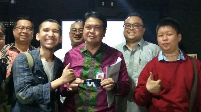 Kepala Dinas Perhubungan dan Transportasi DKI Jakarta, Andri Yansyah (tengah) di Gedung ITDP Jakarta, Menteng, Jakarta Pusat, pada Kamis (12/4/2018). [Suara.com/Arief Apriadi]