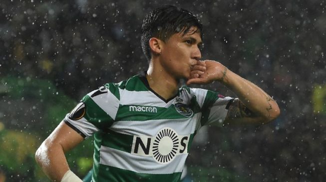 Striker Sporting CP asal Kolombia, Fredy Montero, merayakan golnya ke gawang Atletico Madrid dalam leg kedua perempat final Liga Europa di di Estadio Jose Alvalade, Lisbon, Portugal, Kamis (12/4/2018). [AFP/Francisco Leong]