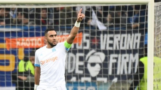 Gelandang Olympique Marseille, Dimitri Payet merayakan golnya ke gawang RB Leipzig pada leg kedua perempat final Europa League di Stade Velodrome, Kamis (12/4/2018). [AFP/Boris Horvat]