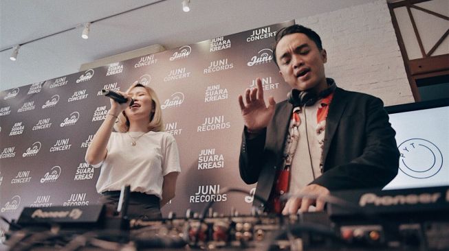 Dipha Barus saat jumpa pers di Juni Records, Rabu (4/4) [Juni Records]