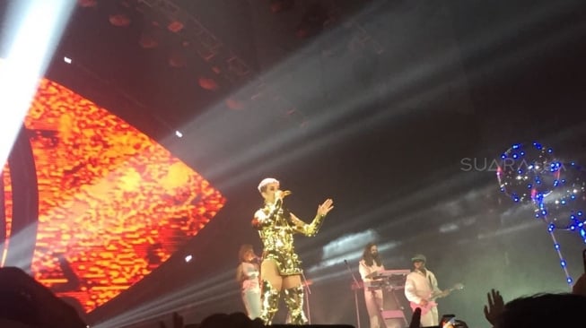 Super Nyentrik, Katy Perry Buka Konser di Jakarta dengan Witness