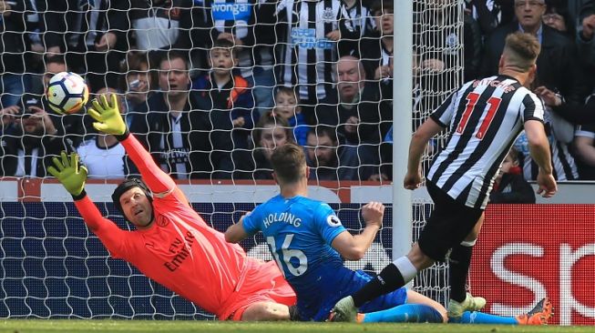 Pemain Newcastle Matt Ritchie mengunci kemenangan The Magpies atas Arsenal di St. James Park [AFP]