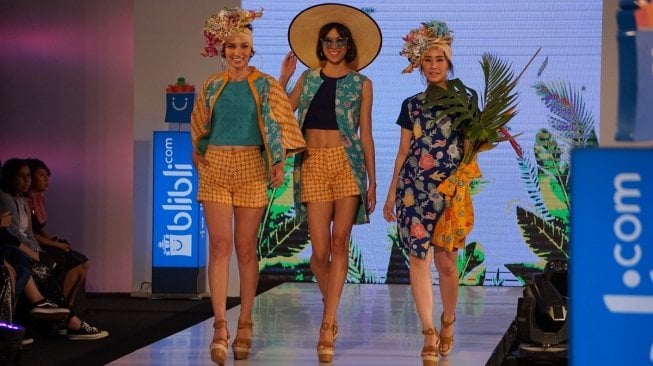 Koleksi ekslusif “Suasana Hati” oleh Denny Wirawan dalam ajang Fashion Nation, di Senayan City, Jakarta, Jumat (13/4/2018). [Suara.com/Dinda Rachmawati] 