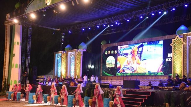 Pembukaan Musabaqah Tilawatil Quran (MTQ) XXXV Tingkat Provinsi Jawa Barat Tahun 2018 di Alun-Alun Palabuhanratu, Kabupaten Sukabumi, Sabtu (14/4/18) malam. (Sumber: Istimewa)