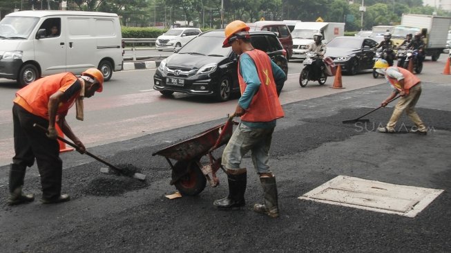 Begini Cara Perbaiki Jalan Aspal yang Retak di Negara Maju, Bisa Ditiru Nih