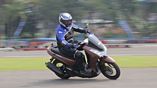 Test ride Yamaha Lexi di Sentul Bogor, Selasa (17/4/2018). [Suara.com/Manuel Jeghesta]