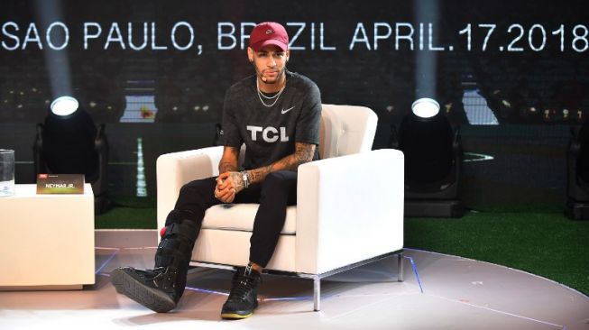 Pemain timnas Brasil Neymar menghadiri sebuah acara televisi [AFP]