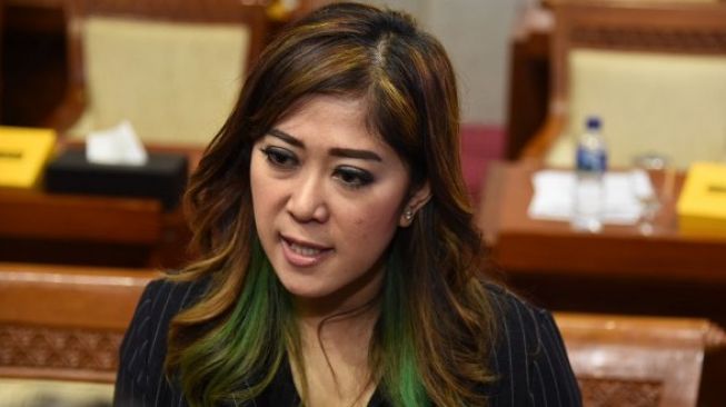 DPR Minta "Facebook" Serahkan Perjanjian dengan Pihak Ketiga