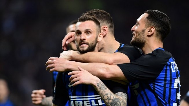 Gelandang Inter Milan, Marcelo Brozovic tampil gemilang melawan Cagliari dengan menyumbang satu gol dan satu assist (AFP/MIGUEL MEDINA)