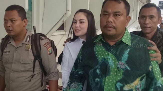 Jennifer Dunn Dibawakan Kue ke Pengadilan, dari Siapa?