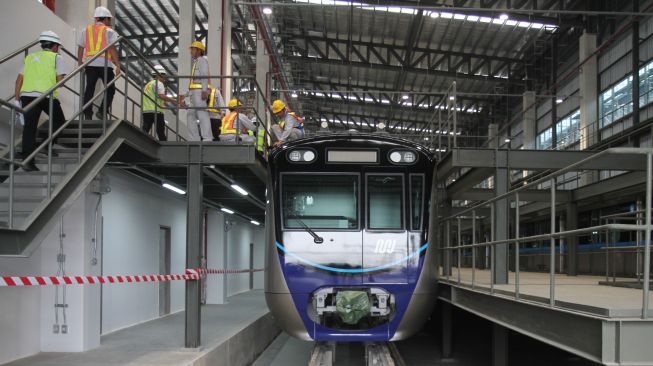 Jokowi Pastikan MRT Jakarta Beroperasi Maret 2019