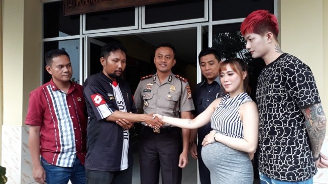 Lee Jeong Hoon usai mediasi di Polsek Tanang Abang, Jakarta Pusat, Kamis (19/4/2018) [suara.com/ismail].