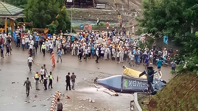 Sebuah helikopter komersil jatuh di Sulawesi Tenggara, Jumat (20/4/2018) pagi tadi. (BNPB)