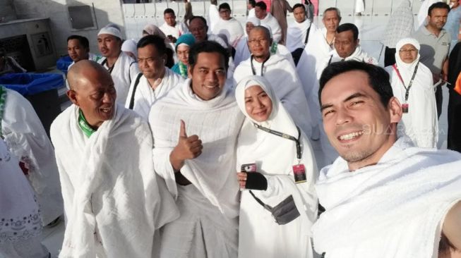 Atalarik Syach saat menunaikan umrah (koleksi pribadi Atalarik Syach).