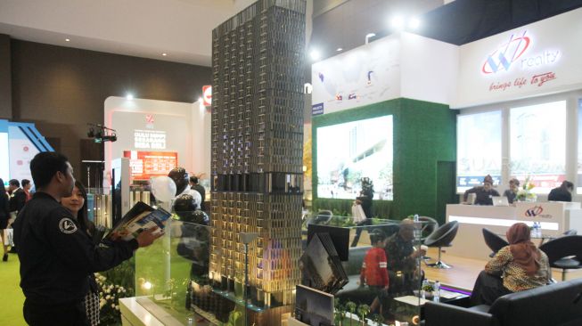 Pameran properti REI Mega Expo 2018 di Hall C3, JIExpo Kemayoran, Jakarta, Sabtu (21/4). 