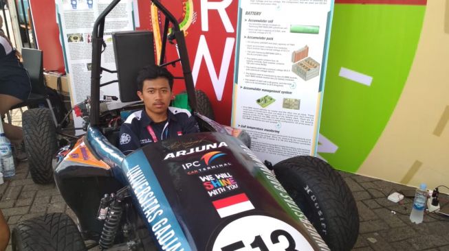 Arjuna, mobil listrik mahasiswa UGM dipamerkan di arena IIMS 2018, Sabtu (21/4). [Suara.com/Manuel Jeghesta Nainggolan]