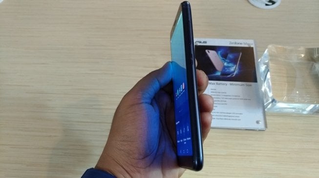 Asus Zenfone 5Q, ponsel berkamera di, Diluncurkan di Indonesia, Senin (23/4). [Suara.com/Manuel Jeghesta Nainggolan]