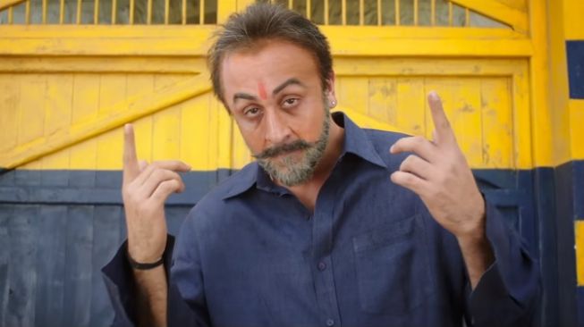 Ranbir Kapoor perankan Sanjay Dutt dalam film biopic berjudul Sanju. (YouTube)