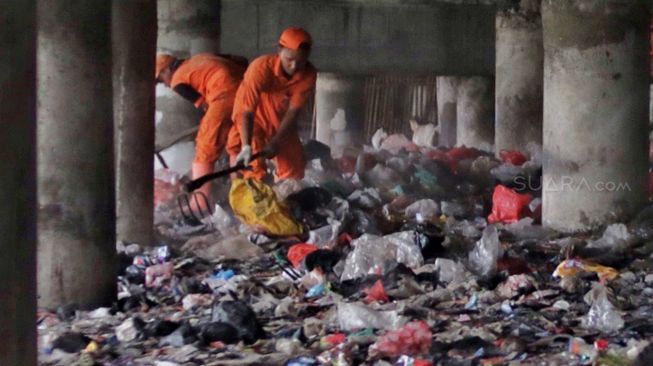 Malam Tahun Baru di Jakarta Produksi 327 Ton Sampah