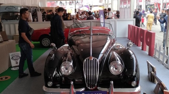 Mobil kuno PPMKI di IIMS 2018. [Suara.com/Manuel Jeghesta]