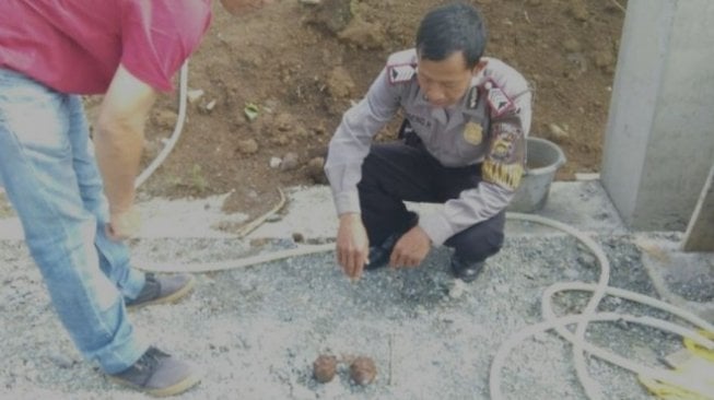 Warga Temukan 2 Granat Aktif Era Perang saat Gali Pondasi Rumah