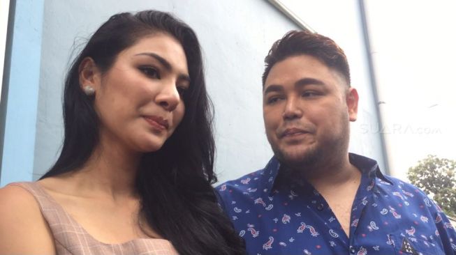 Ivan Gunawan bersama Faye Malisorn (Sumarni/Suara.com)