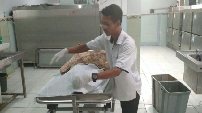 Penuhi Nazar, Kakek Korban Begal Cium Tangan Mayat Pelaku yang Membacoknya