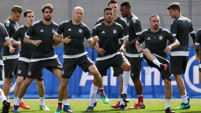 Para pemain Bayern Munich melakukan sesi latihan sebelum menghadapi Real Madrid. Christof STACHE / AFP  