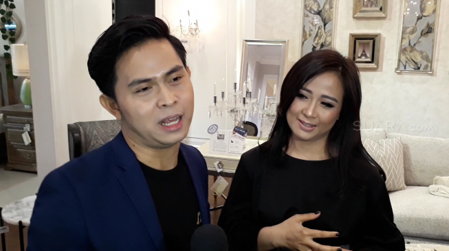 Cakra Khan dan Astrid. (Ismail/Suara.com)