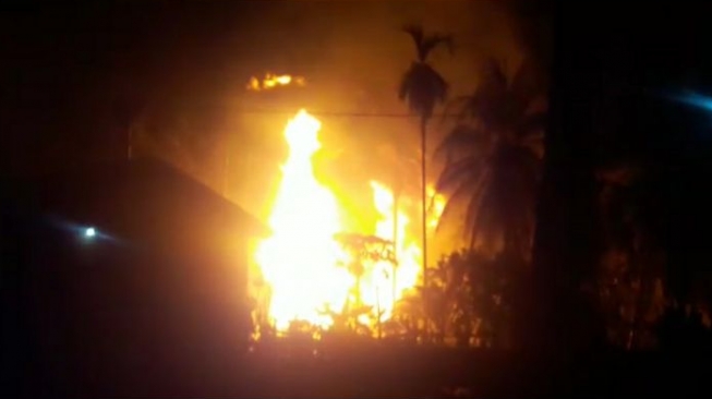 Lima Rumah Ikut Terbakar dalam Ledakan Sumur Minyak di Aceh