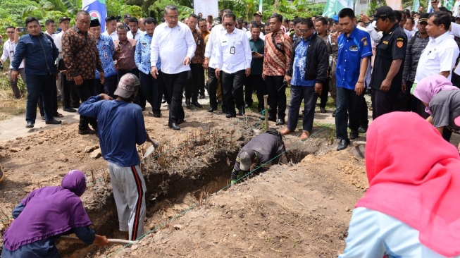 Garap Proyek PKT di Riau, Warga Ini Dibayar Rp100 Ribu per Hari