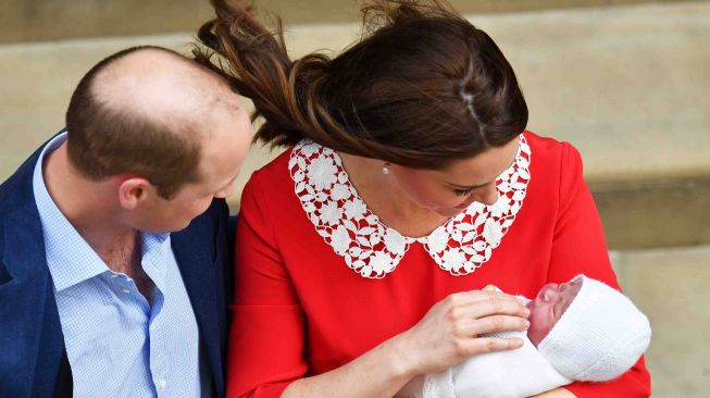 Pangeran William dan Kate Middleton Pascapersalinan di rumah sakit St. Mary, Paddington, London, Senin (23/4).