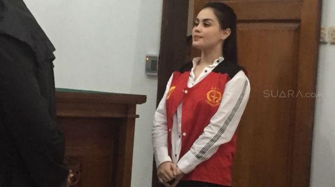 Jennifer Dunn saat menjalani sidang di Pengadilan Negeri Jakarta Selatan. (Sumarni/Suara.com)