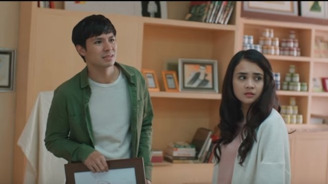 Michelle Ziudith dan Fero Walandouw dalam film Ananta. (Youtube)