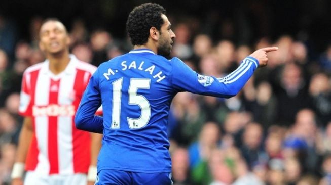 Mohamed Salah saat masih memperkuat Chelsea merayakan golnya ke gawang Stoke City.  AFP PHOTO / GLYN KIRK