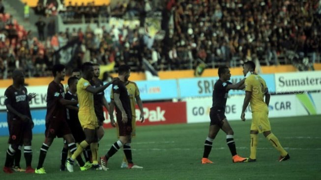 Sriwijaya FC gagal mengamankan poin penuh saat menjamu PSM Makassar dalam lanjutan Liga 1 di Stadion Gelora Jakabaring, Palembang, setelah kedua tim bermain imbang tanpa gol, Sabtu (28/4/2018). [Suara.com/Andhiko Tungga Alam] 