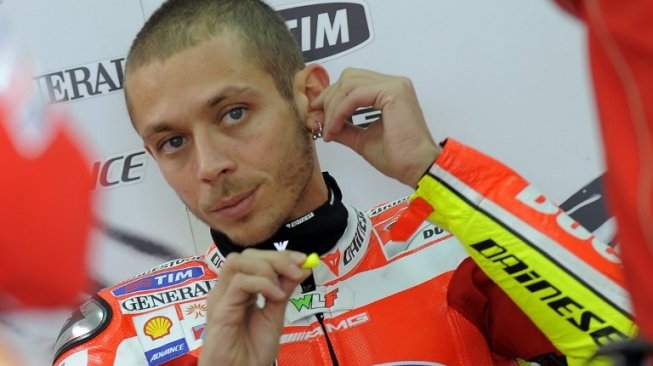 Valentino Rossi saat memperkuat tim Ducati. [AFP/Jose Jordan]