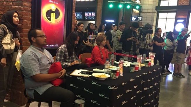 Marcello Tahitoe (Ello) jadi juri perlombaan akustik di CGV Central Park, Jakarta Barat, Sabtu (28/4/2018) [Suara.com/sumarni]