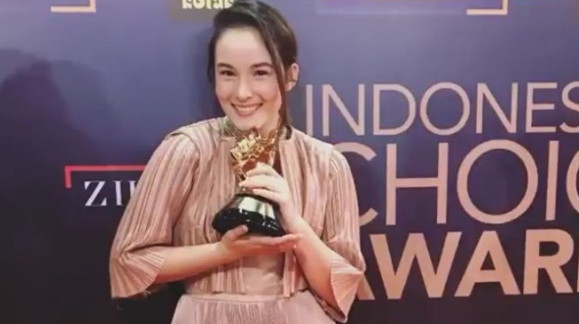 Chelsea Islan raih Aktris Terbaik di Indonesian Choice Awards 2018, Minggu (29/4/2018) (chelseaislan/instagram).