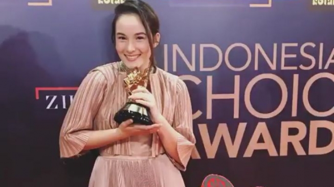 Chelsea Islan raih Aktris Terbaik di Indonesian Choice Awards 2018 (chelseaislan/instagam).