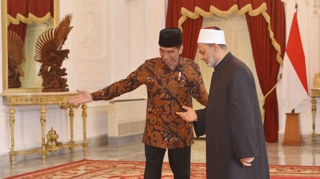 Presiden melakukan sejumlah pembicaraan dengan Imam Besar Al Azhar.