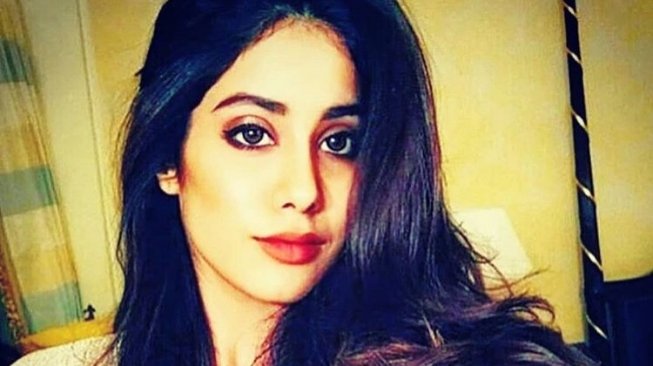 Seksinya Putri Sridevi Kenakan Legging