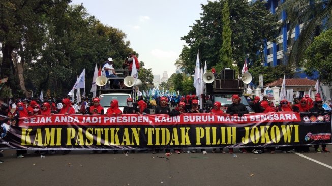 Spanduk Tolak Jokowi dan #2019GantiPresiden Terbentang di May Day