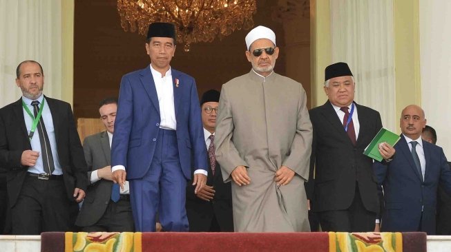 Membahas konsepsi wasathiyah Islam (Islam moderat). 