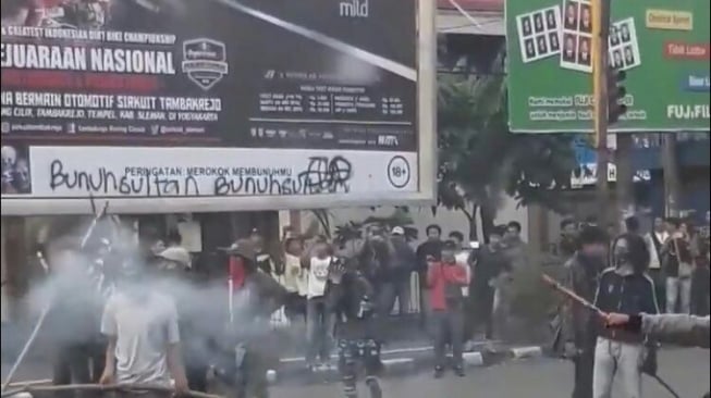 Pasca Rusuh Demo Buruh Yogyakarta Ada Coretan " Bunuh Sultan "