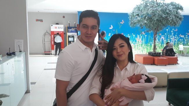 Samuel Zylgwyn dan Franda ditemui di Kemang Medical Care, Jakarta Selatan, Rabu (2/5/2018) [Suara.com/Wahyu Tri Laksono]