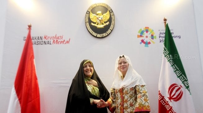 Wakil Presiden Iran Masoumeh Ebtekar melakukan pertemuan dengan Menko PMK Puan Maharani di kantor Menko PMK, Jakarta, Rabu (2/5). 